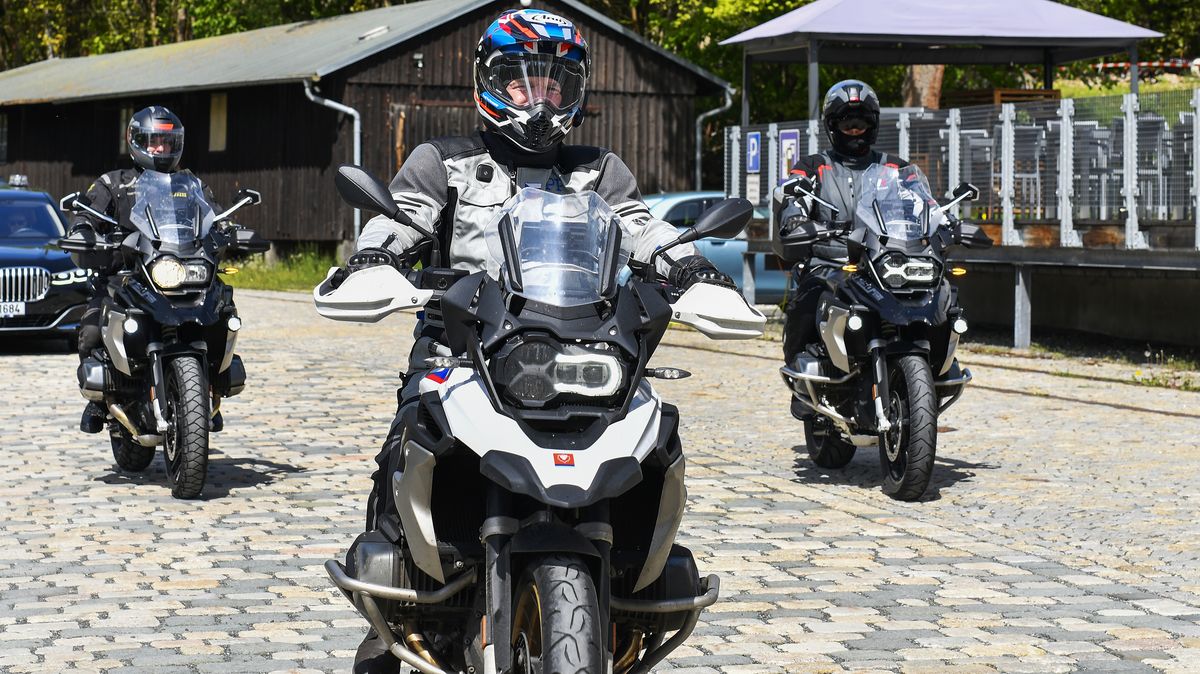Prezident Pavel na motorce vyrazil do Bavorska